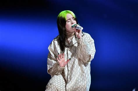 billie desnuda|Billie Eilish se desnuda ante su público para protestar sobre las ...